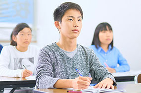 大学受験準備コース <br>(アルティメットジュニアコース／天城中対応コース)